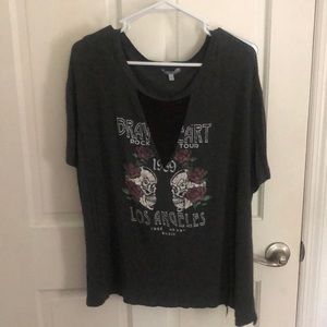 Graphic tee with mesh cutout